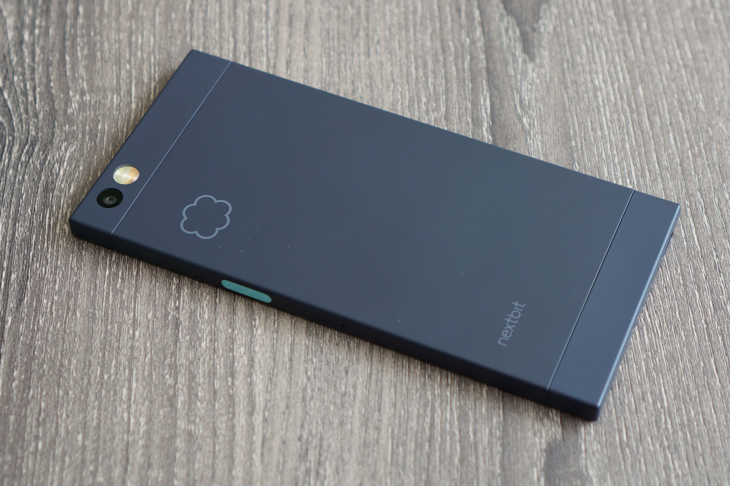 gallery-1463158276-nextbit-