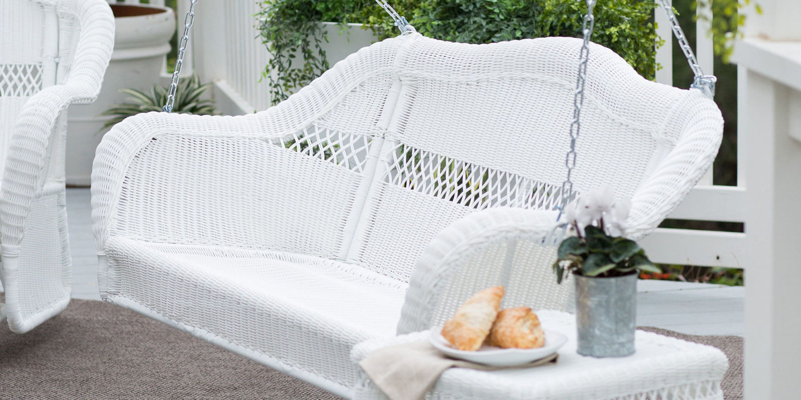 10 Best Porch Swings in 2018 Reviews of Outdoor Porch and Patio Swings