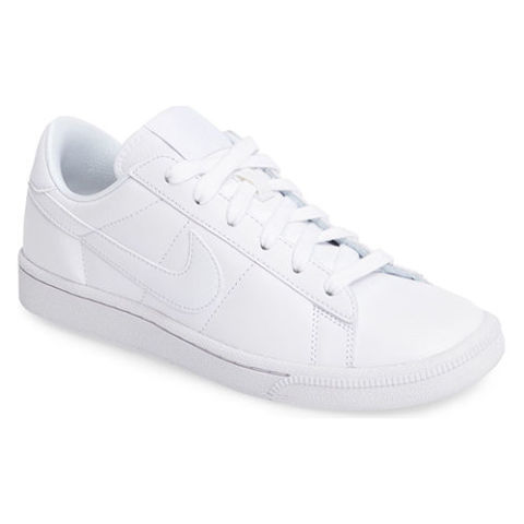 White Nike Tennis Shoes On Foot White Nike Tennis Shoes On Foot